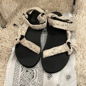 Arizona Love sandals with bag